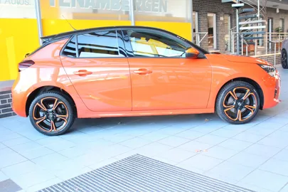 Car image 4
