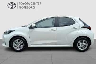 Car image 5