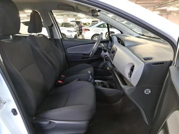 Car image 11