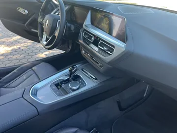 Car image 40