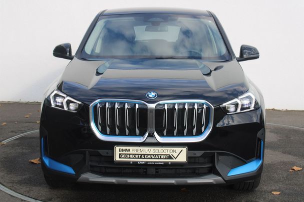 BMW iX1 xDrive30 200 kW image number 6