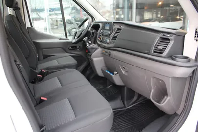 Car image 27