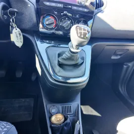 Car image 15