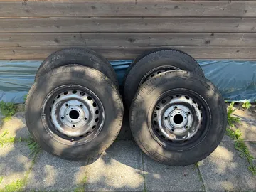 Car image 32