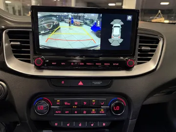 Car image 27