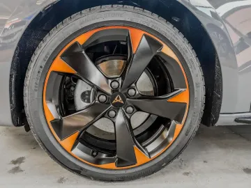 Car image 34