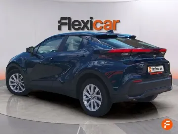 Car image 4