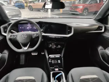 Car image 24