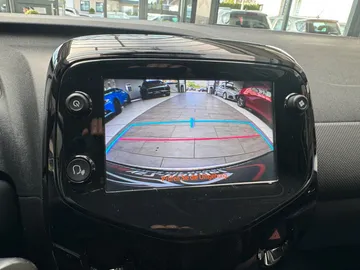 Car image 10