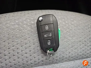 Car image 28