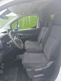 Car image 31