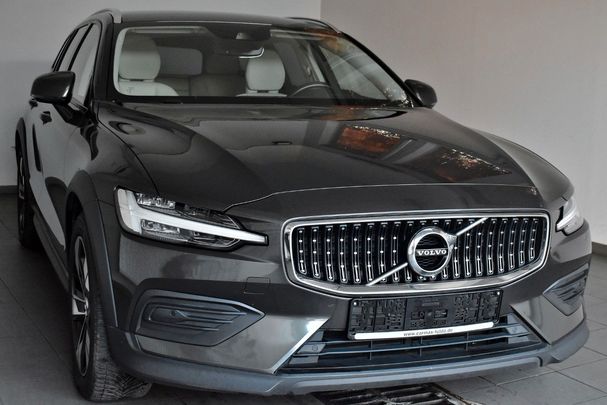 Volvo V60 Cross Country AWD D3 110 kW image number 6