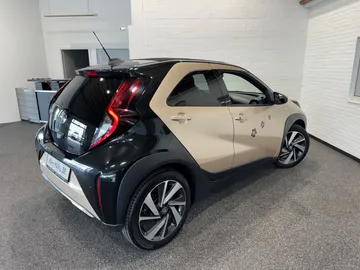 Car image 5