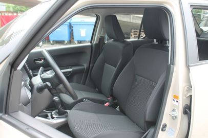 Car image 11