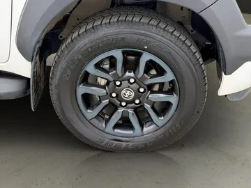 Car image 32