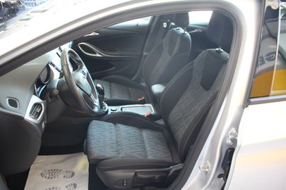 Car image 10