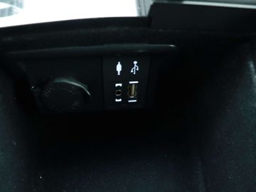 Car image 33