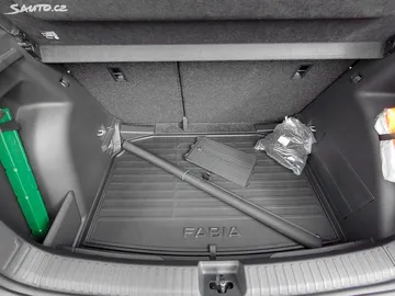 Car image 21