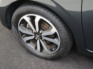 Car image 30