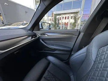 Car image 38
