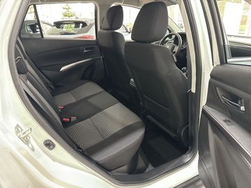 Car image 10