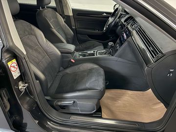 Car image 37