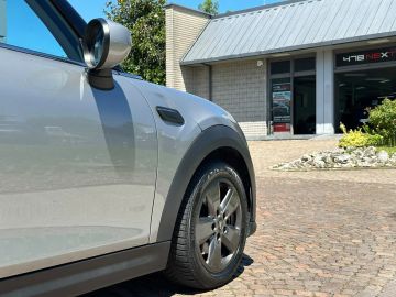 Car image 27