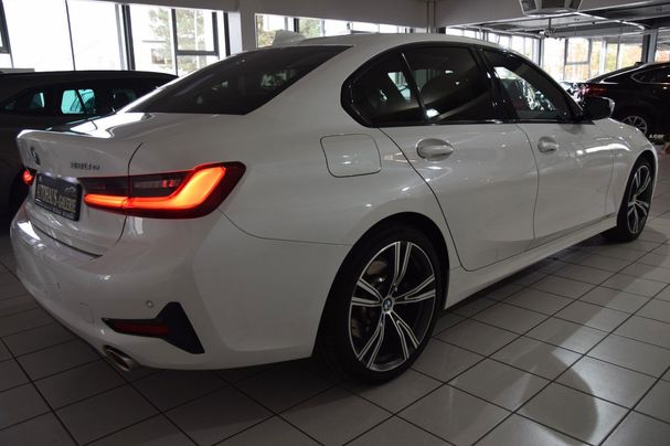 BMW 330 e Sport Line 215 kW image number 4