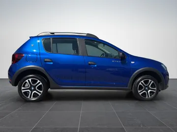 Car image 4