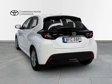 Car image 4