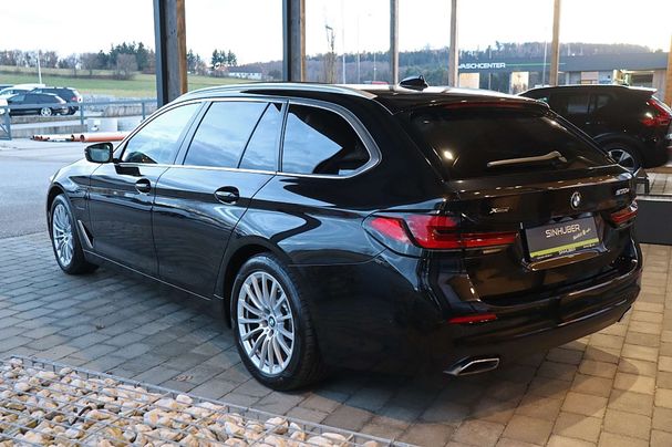 BMW 530i Touring xDrive 185 kW image number 2