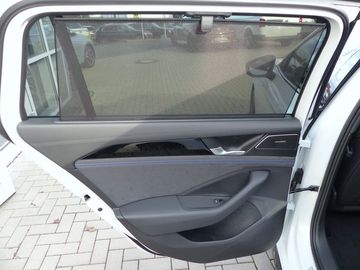 Car image 33