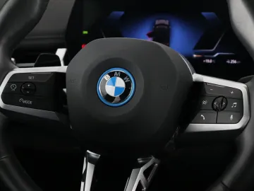 Car image 32