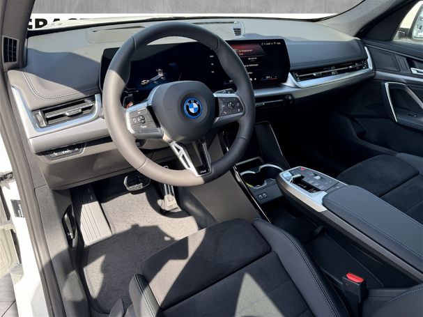 BMW iX1 xDrive30 M Sport 230 kW image number 11