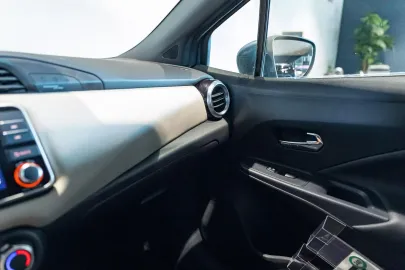 Car image 28