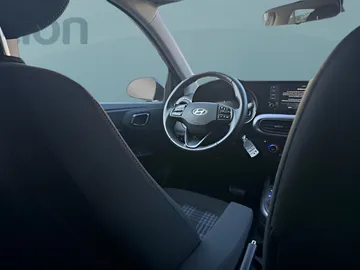 Car image 12