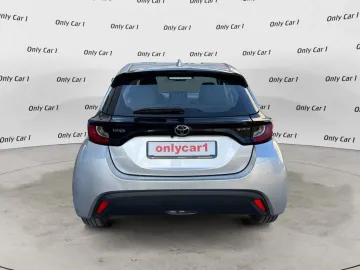 Car image 5