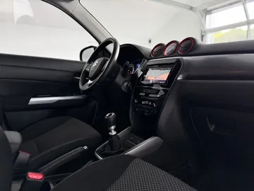 Car image 32