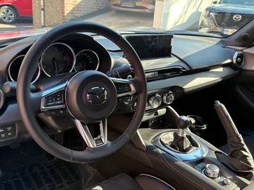 Car image 30