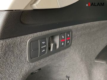 Car image 34