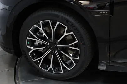 Car image 30