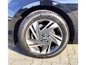Car image 25
