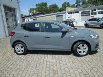 Car image 2