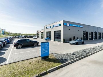 Car image 37