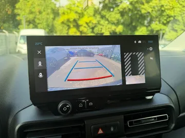 Car image 32