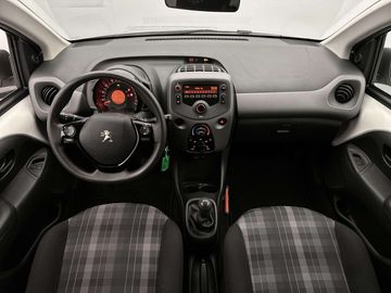 Car image 12