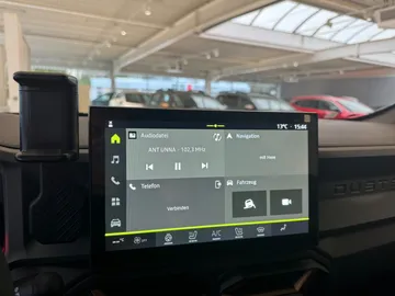 Car image 24