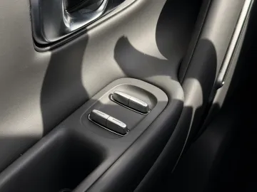 Car image 44