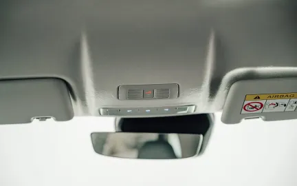 Car image 28