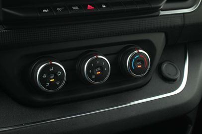 Car image 37